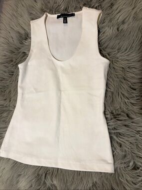 White House Black Market White Scoop Neck Women's Tank Top